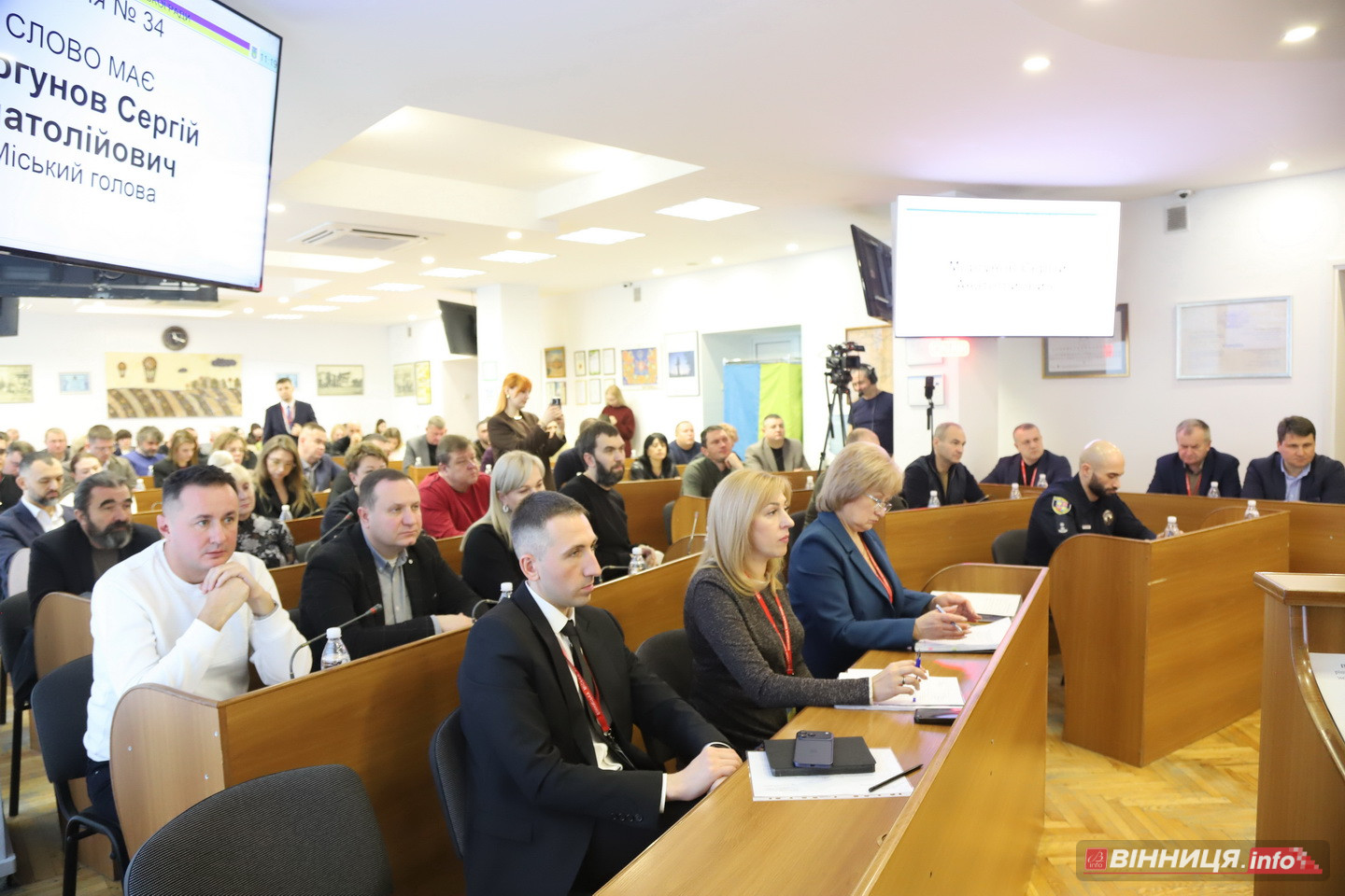 У Вінниці відбулося останнє у 2025 році засідання міськради: які рішення ухвалили депутати - фото 26