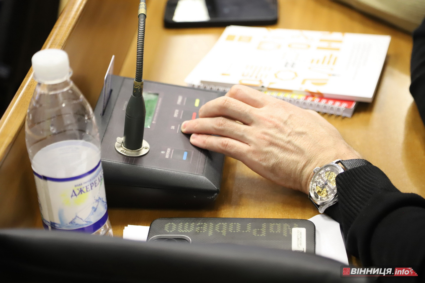 У Вінниці відбулося останнє у 2025 році засідання міськради: які рішення ухвалили депутати - фото 34