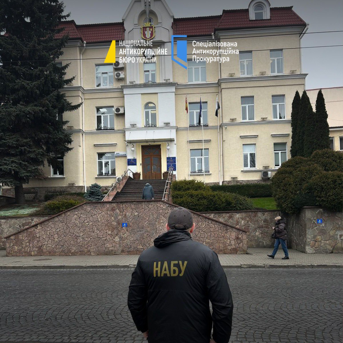 30 000 доларів за забудову в Луцьку: депутатам обласної і міської рад повідомили про підозру - фото 2