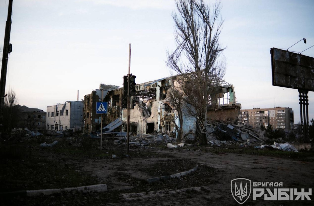 Фото знищеного росіянами Добропілля показала бригада «Рубіж» - фото 3