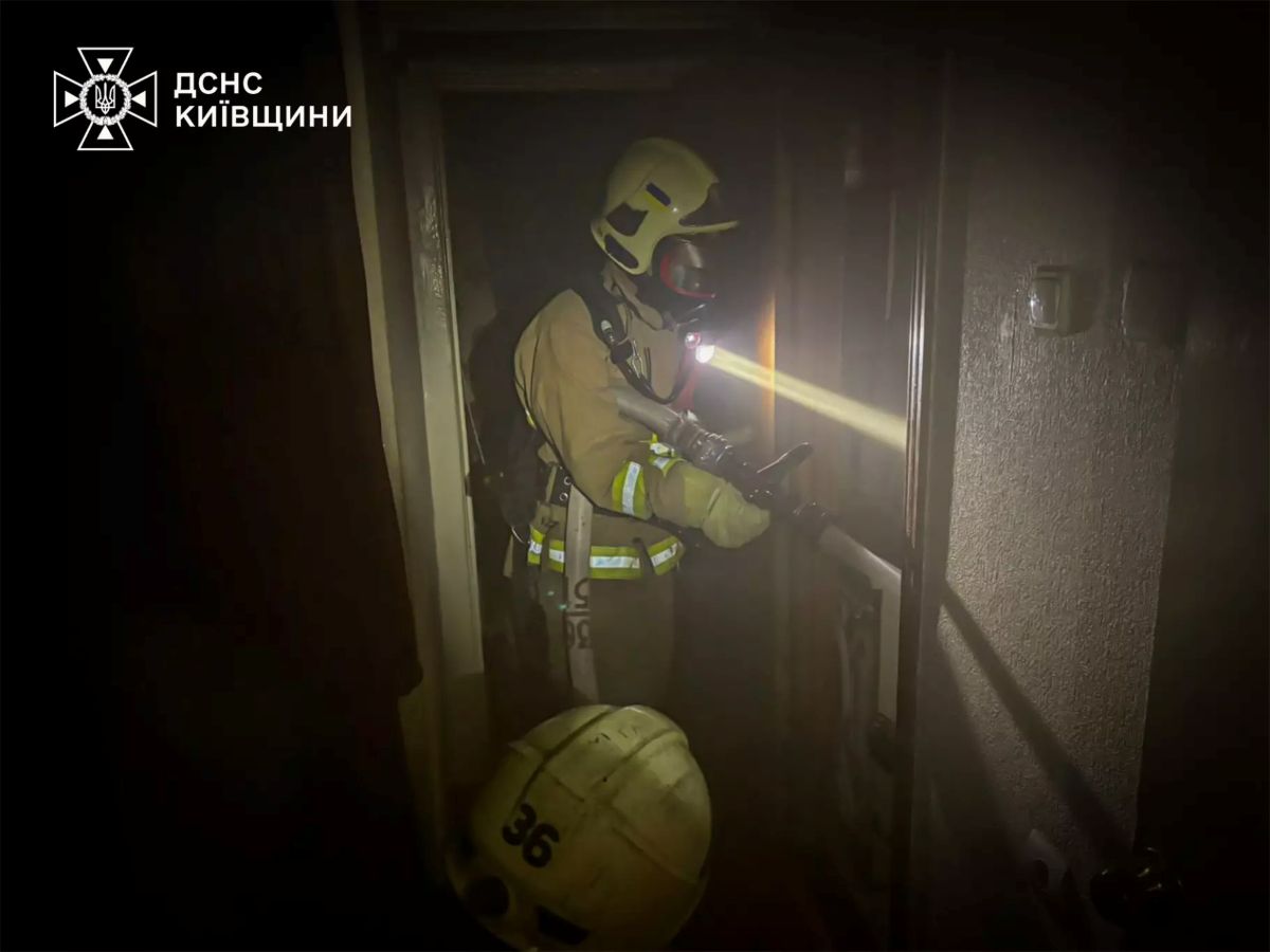 В Ірпені під час пожежі загинула жінка, 12 людей евакуювали