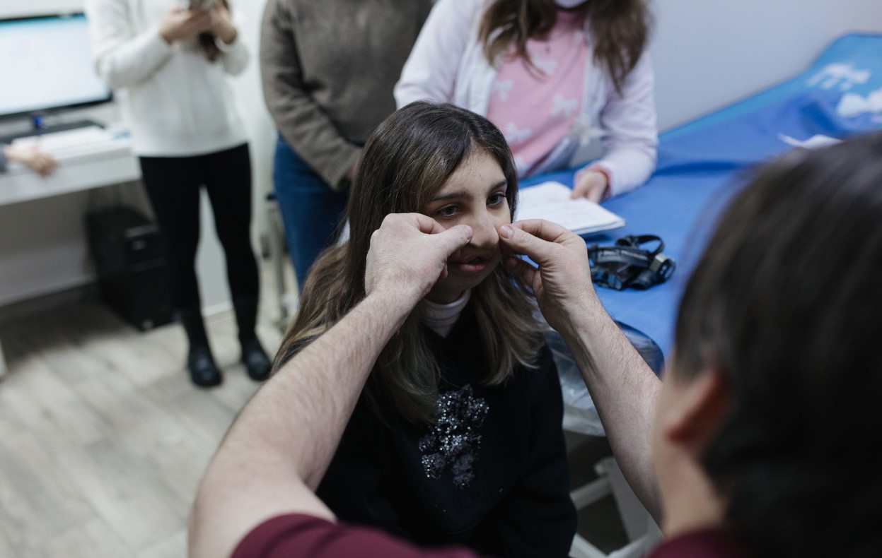 У Львові дівчині сформували ніс, взявши частини з ребра і вуха