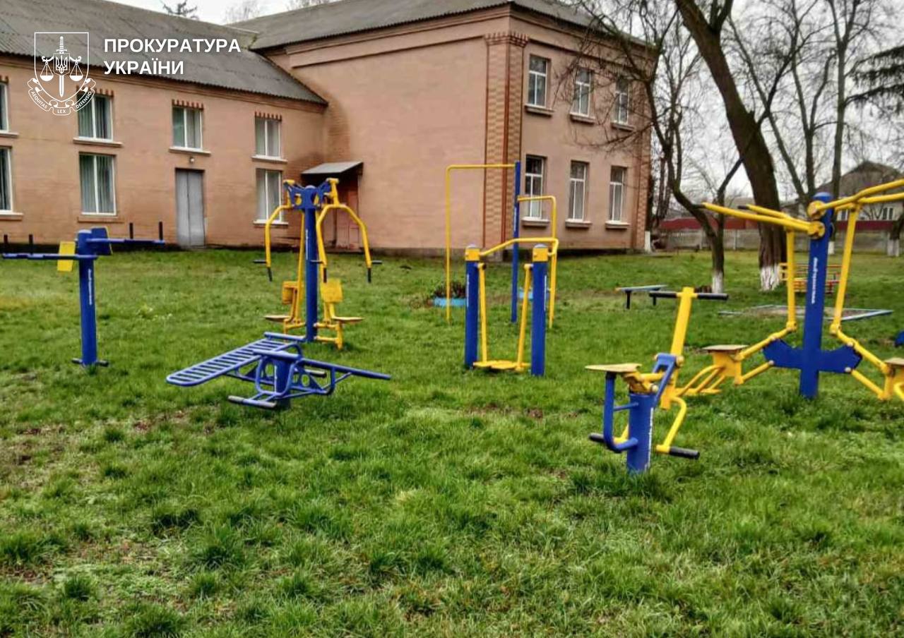 На Звенигородщині, після рішення суду, дитячі майданчики стали безпечнішими