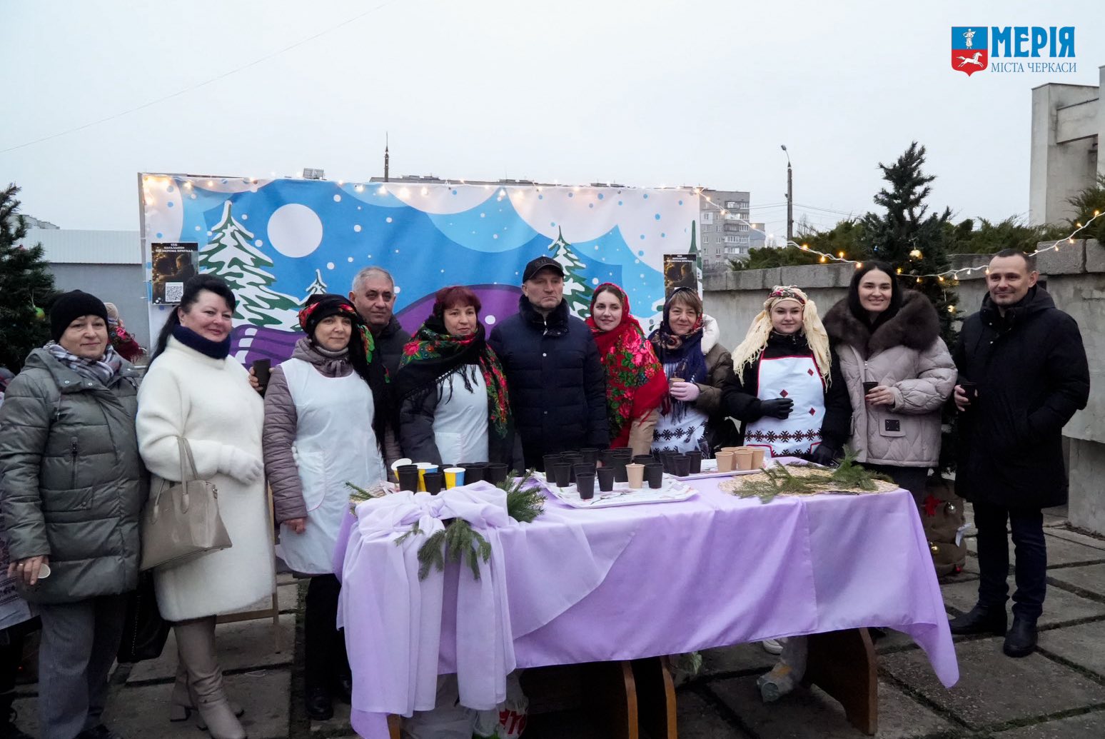 У південно-західному мікрорайоні Черкас відкрили різдвяне містечко - фото 3