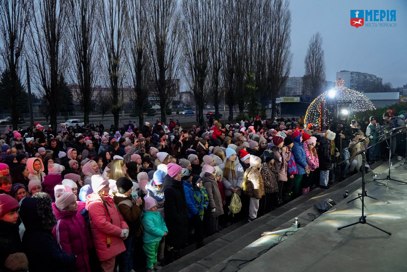 У південно-західному мікрорайоні Черкас відкрили різдвяне містечко - фото 5