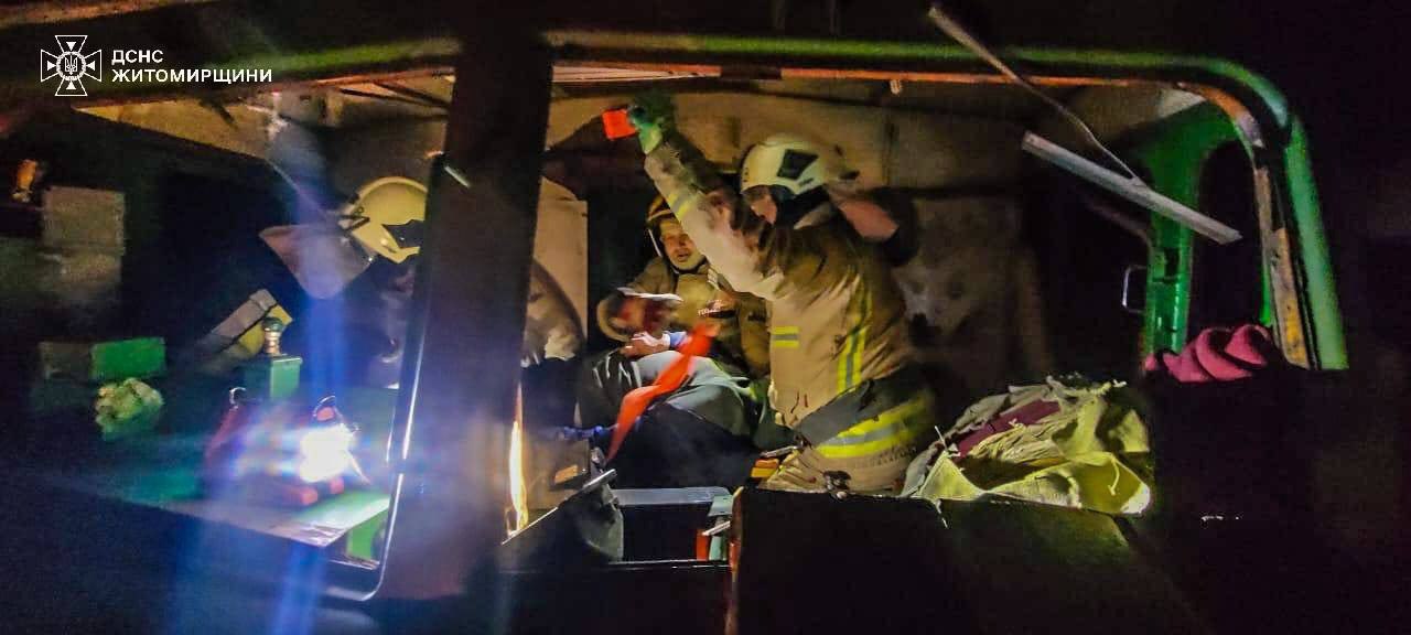 Потяг зійшов з колій біля Коростеня внаслідок детонації дрона - фото 4