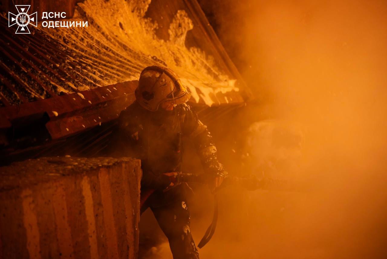 На Одещині знову атаковані енергетичні об’єкти, велика кількість осель – без світла - фото 8