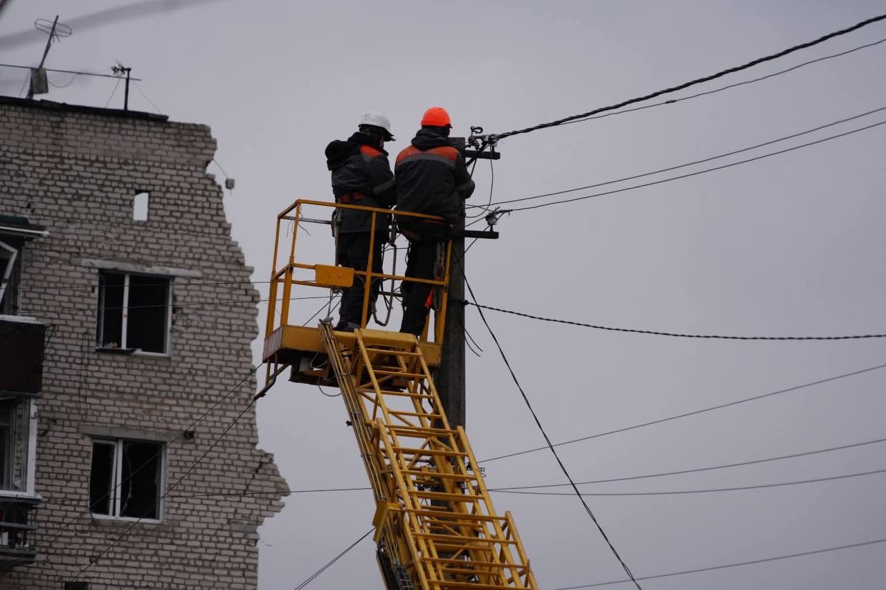 Зеленський: Вдячний всім нашим енергетикам за роботу заради збереження добробуту - фото 3