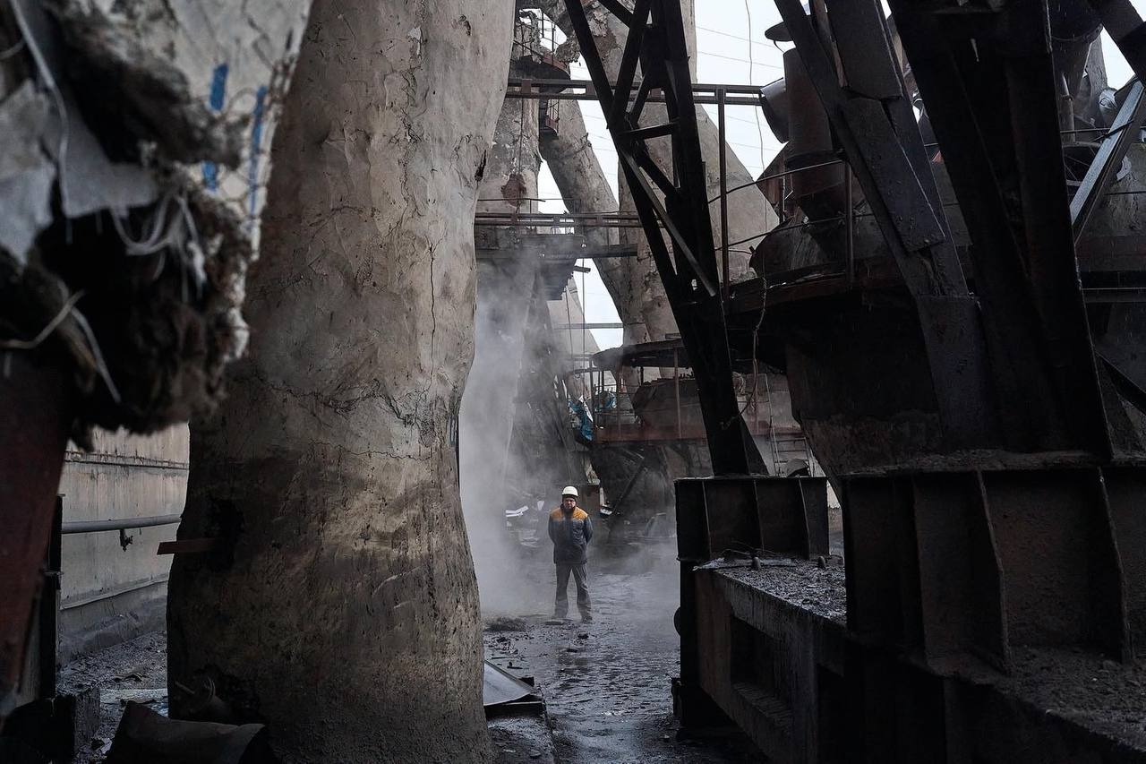 Президент Зеленський подякував енергетикам у їх професійне свято - фото 5