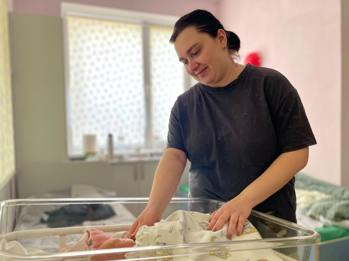 Виходжують донечку військового з Миколаївщини, яка народилася на півтора місяці раніше