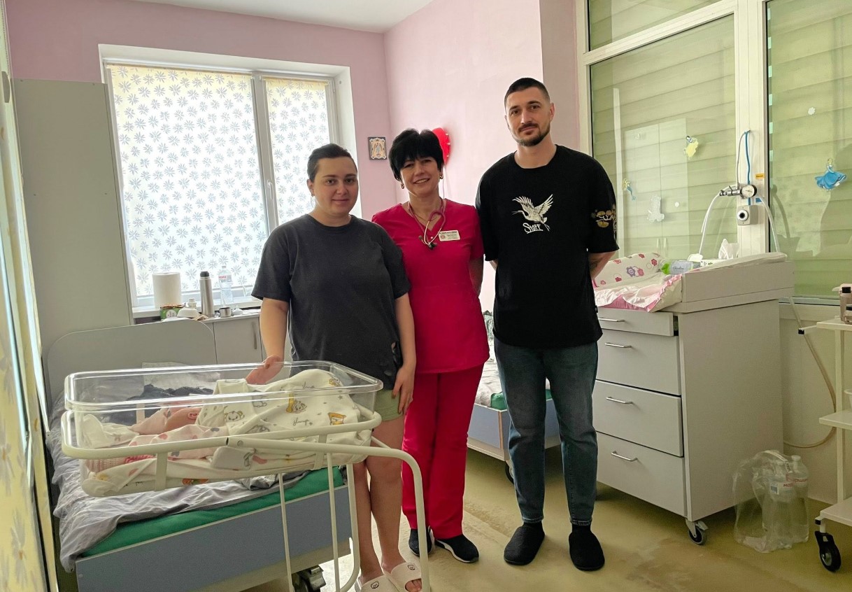 Виходжують донечку військового з Миколаївщини, яка народилася на півтора місяці раніше - фото 4