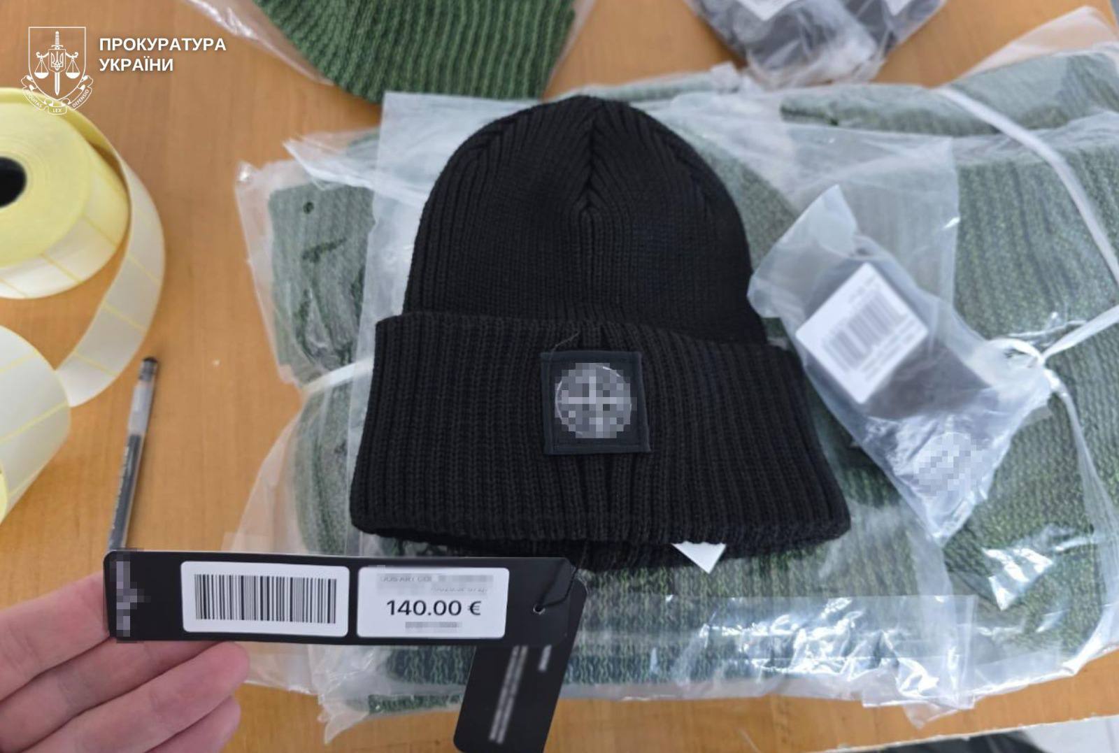 Підроблений преміальний одяг збували по всій Україні: на Львівщині викрито підпільне виробництво