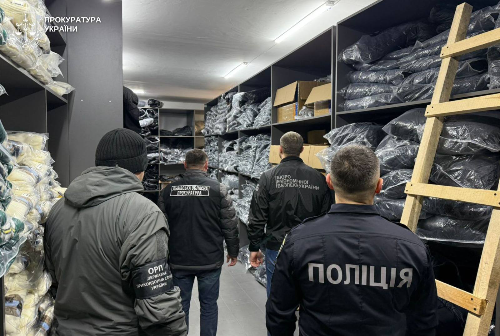 Підроблений преміальний одяг збували по всій Україні: на Львівщині викрито підпільне виробництво - фото 4