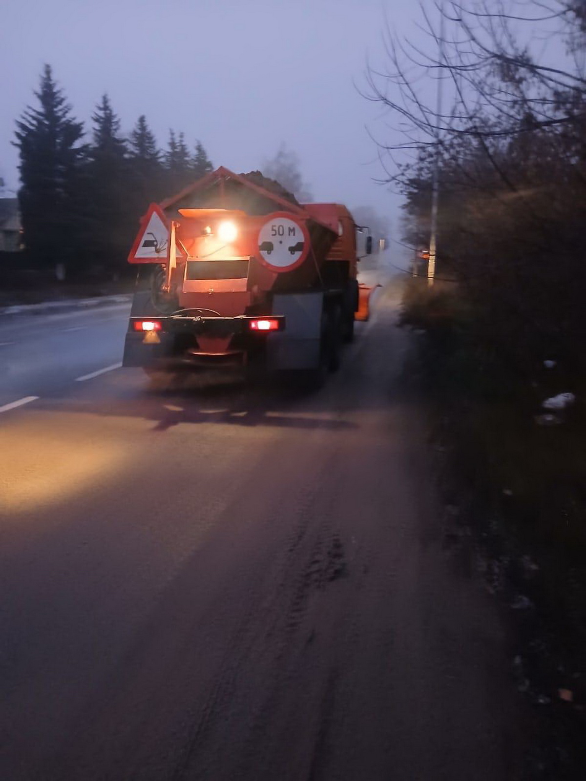 Між селами на Вінниччині щебнем вирівняли дорогу - фото 2