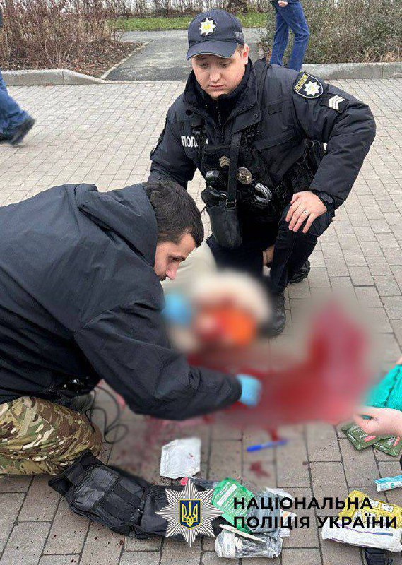 Поліція Києва фіксує наслідки ворожого обстрілу - фото 2