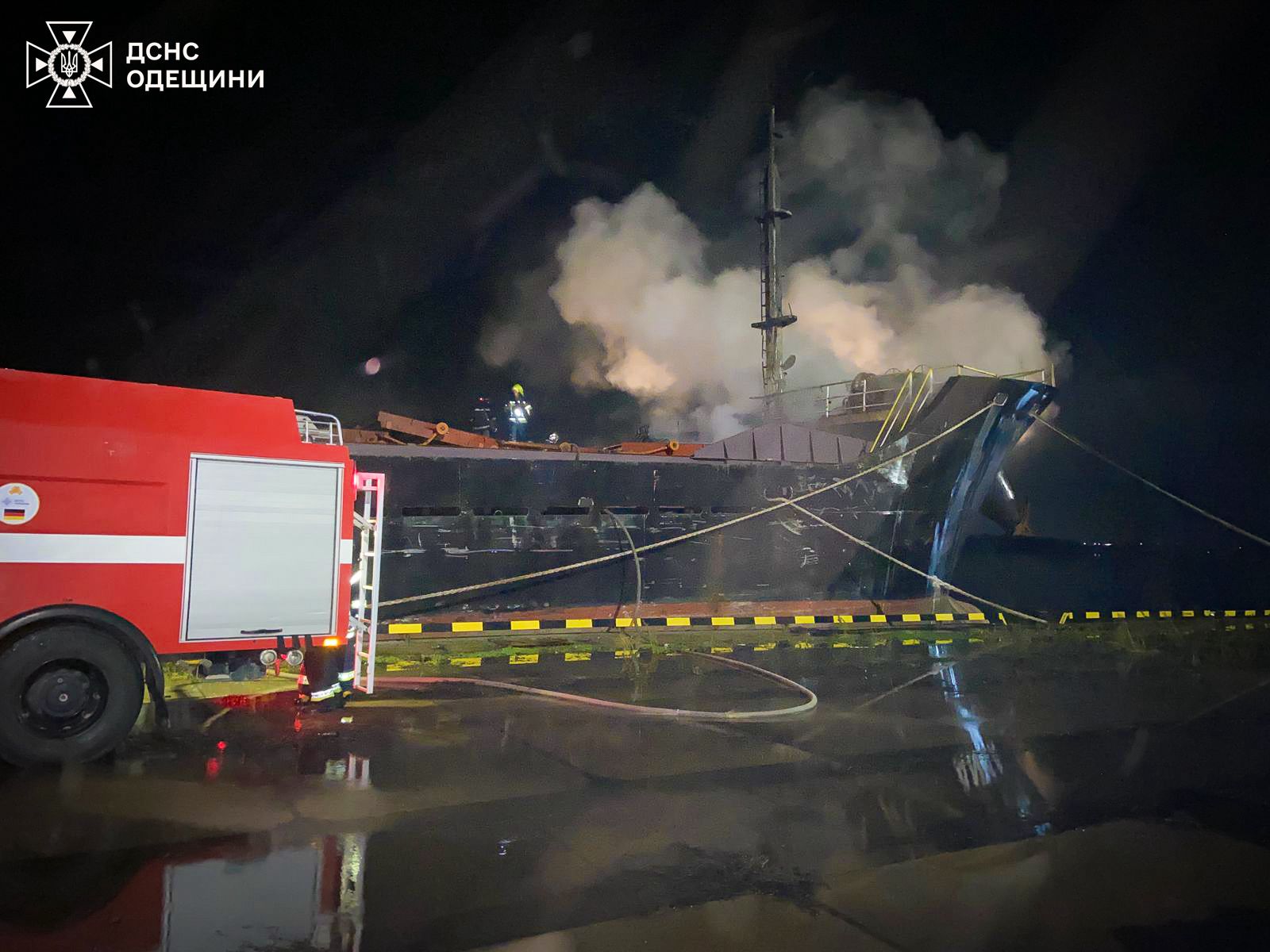 На Одещині атакована енергетична інфраструктура, будинки і корабель