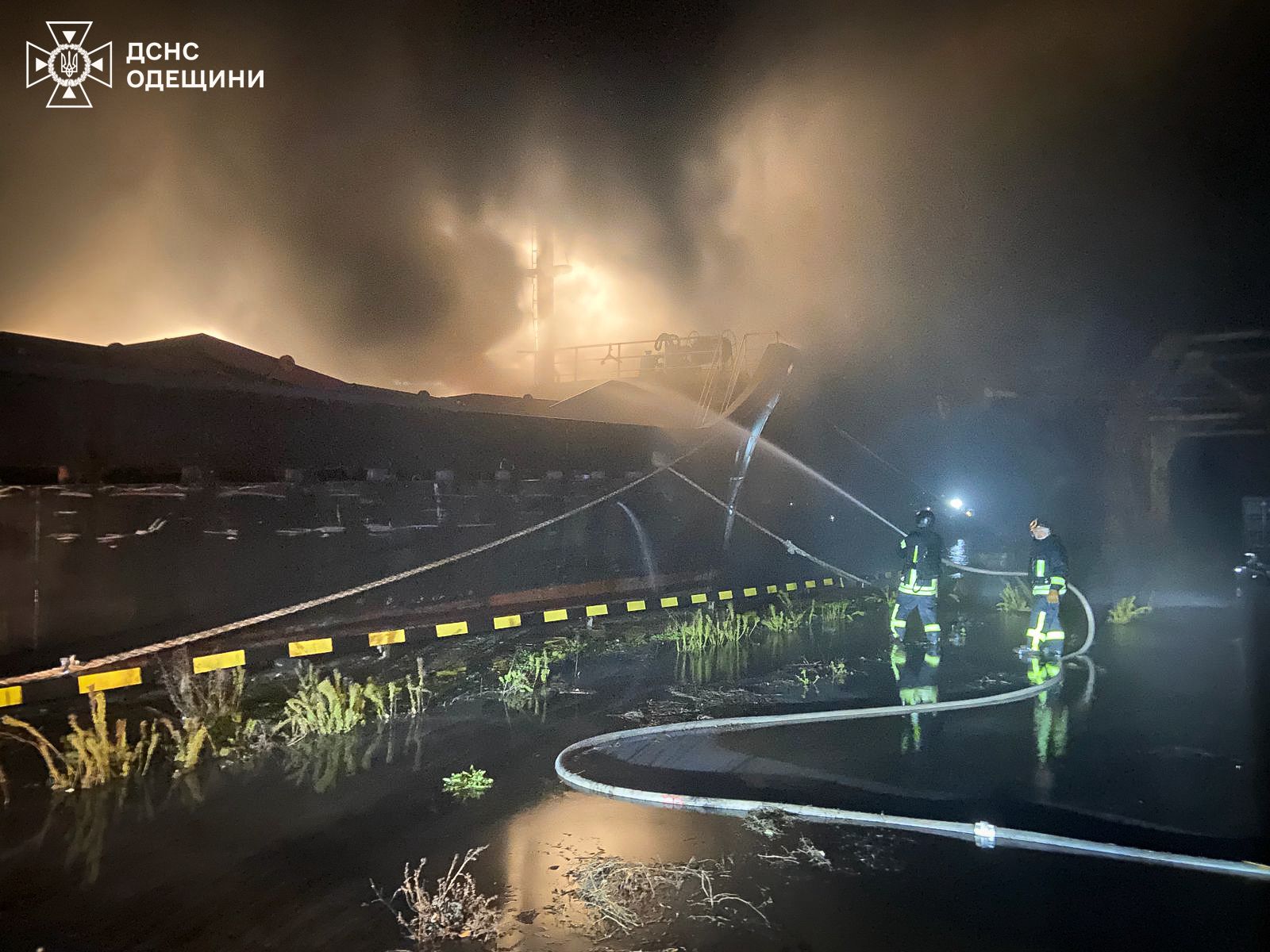 На Одещині атакована енергетична інфраструктура, будинки і корабель - фото 3