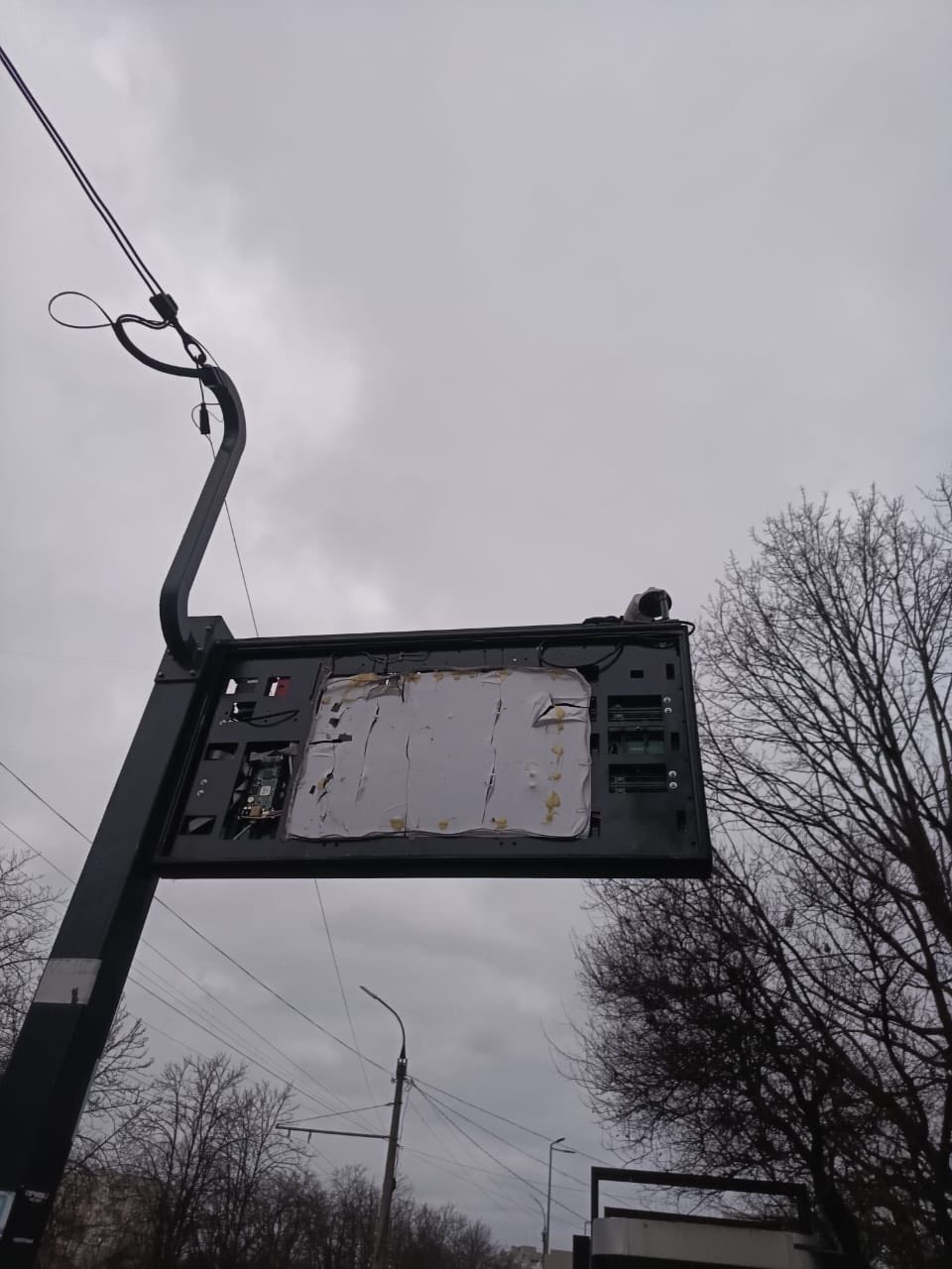 У Черкасах вандали пошкодили інформаційне табло - фото 2