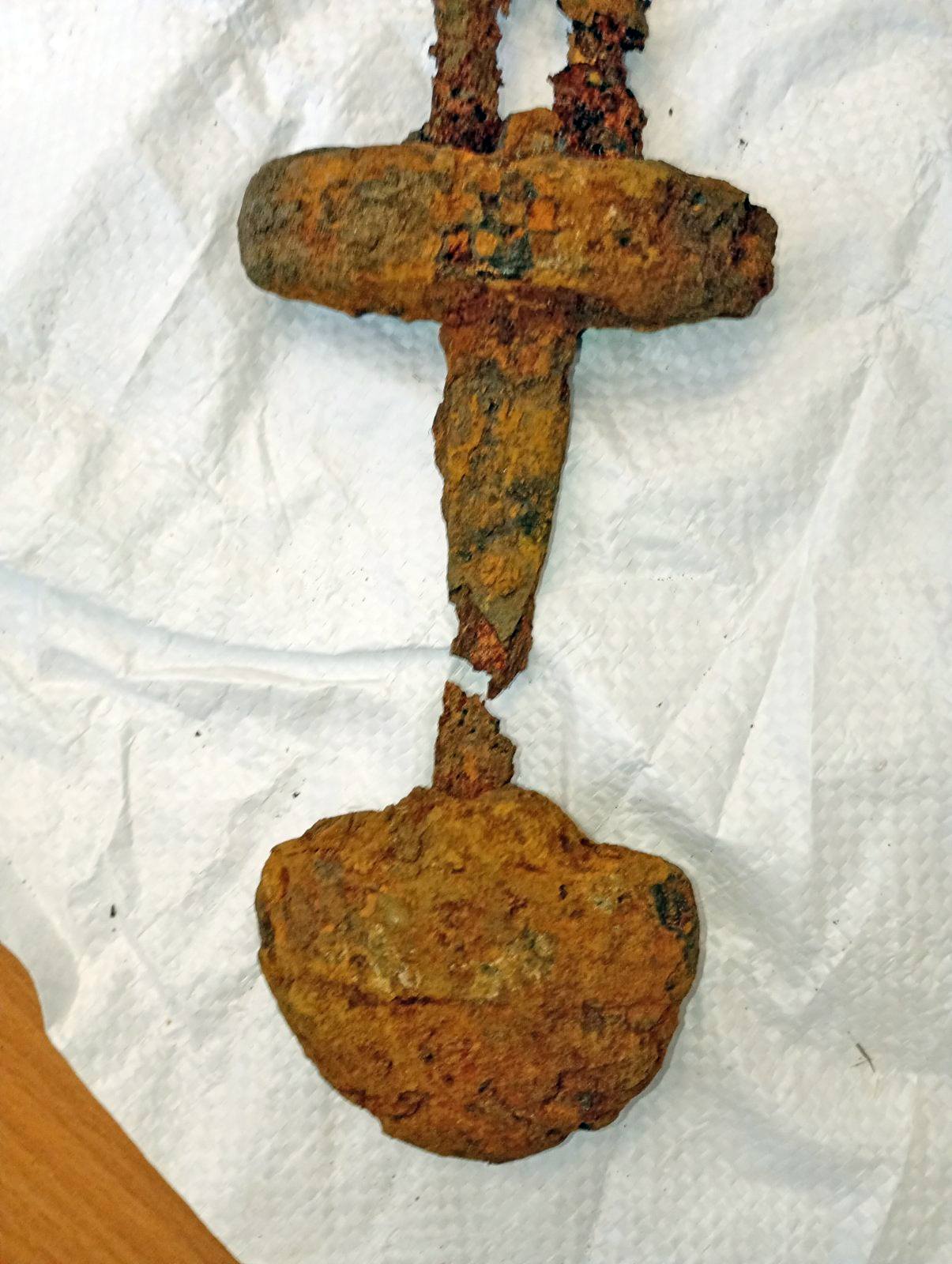 Напередодні Різдва музей історії України отримав унікальний меч часів Київської Русі