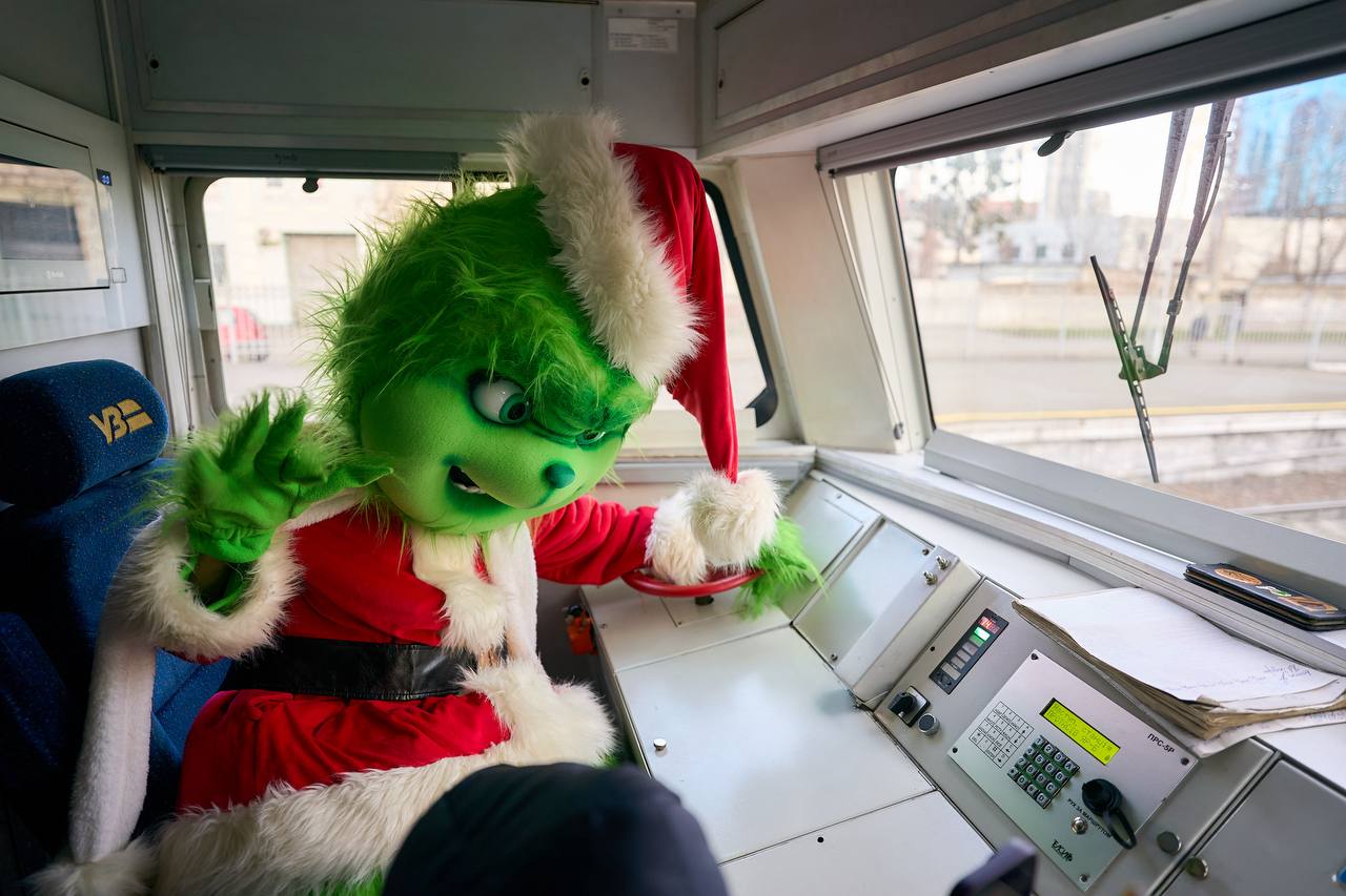 Грінч у Kyiv City Express: різдвяна історія з київських колій