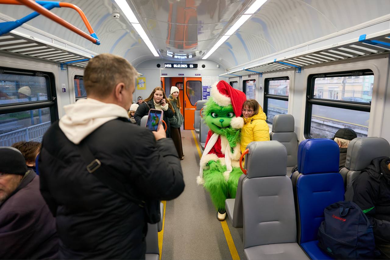 Грінч у Kyiv City Express: різдвяна історія з київських колій - фото 3