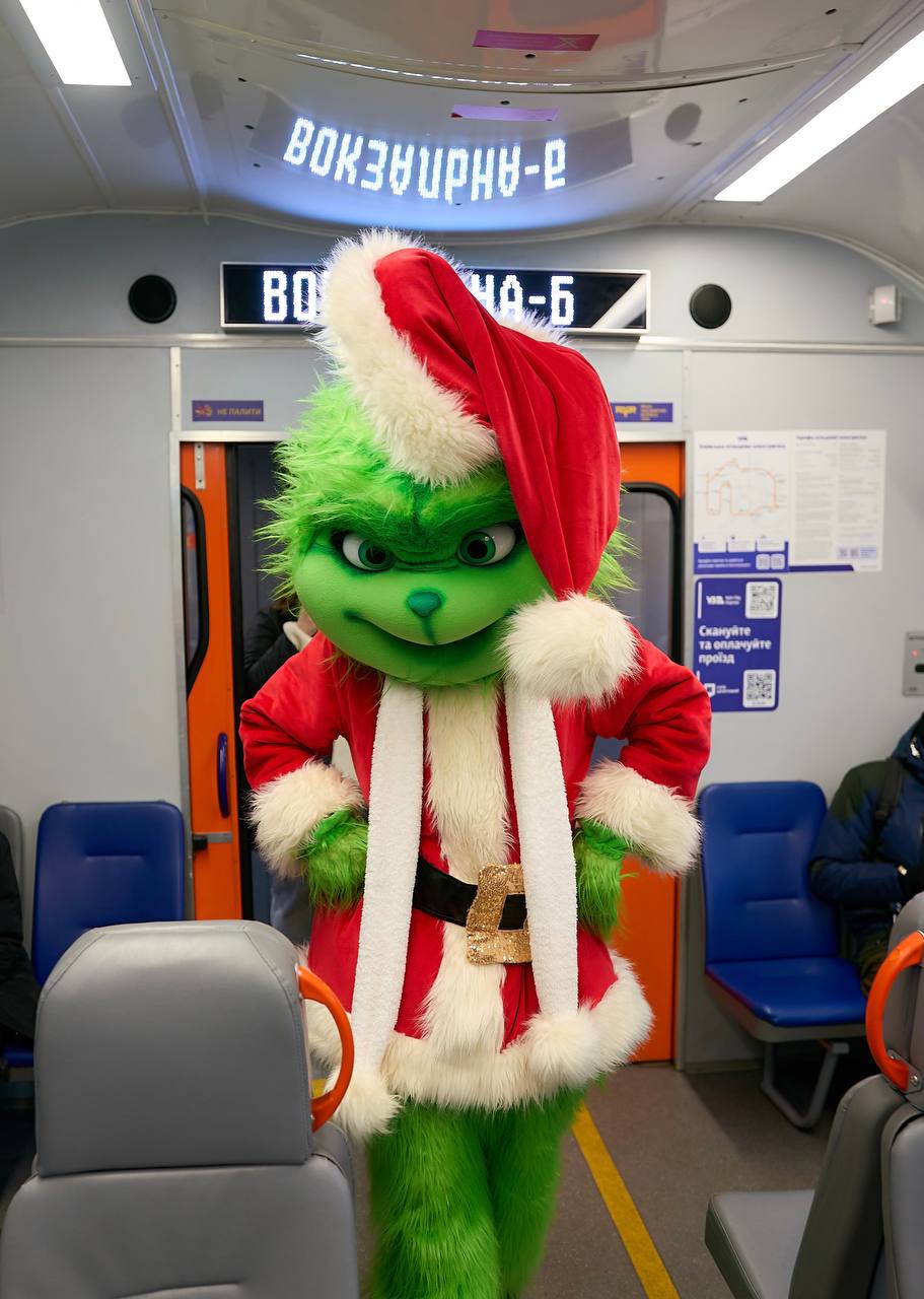 Грінч у Kyiv City Express: різдвяна історія з київських колій - фото 2