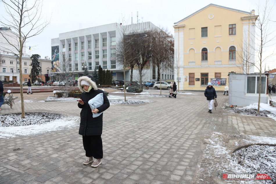 У центрі Вінниці ставлять нові великі зупинки