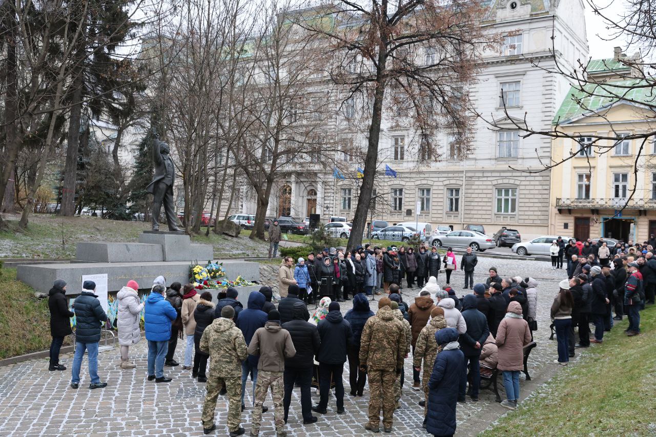 Українці відзначають 88-ту річницю з Дня народження В’ячеслава Чорновола