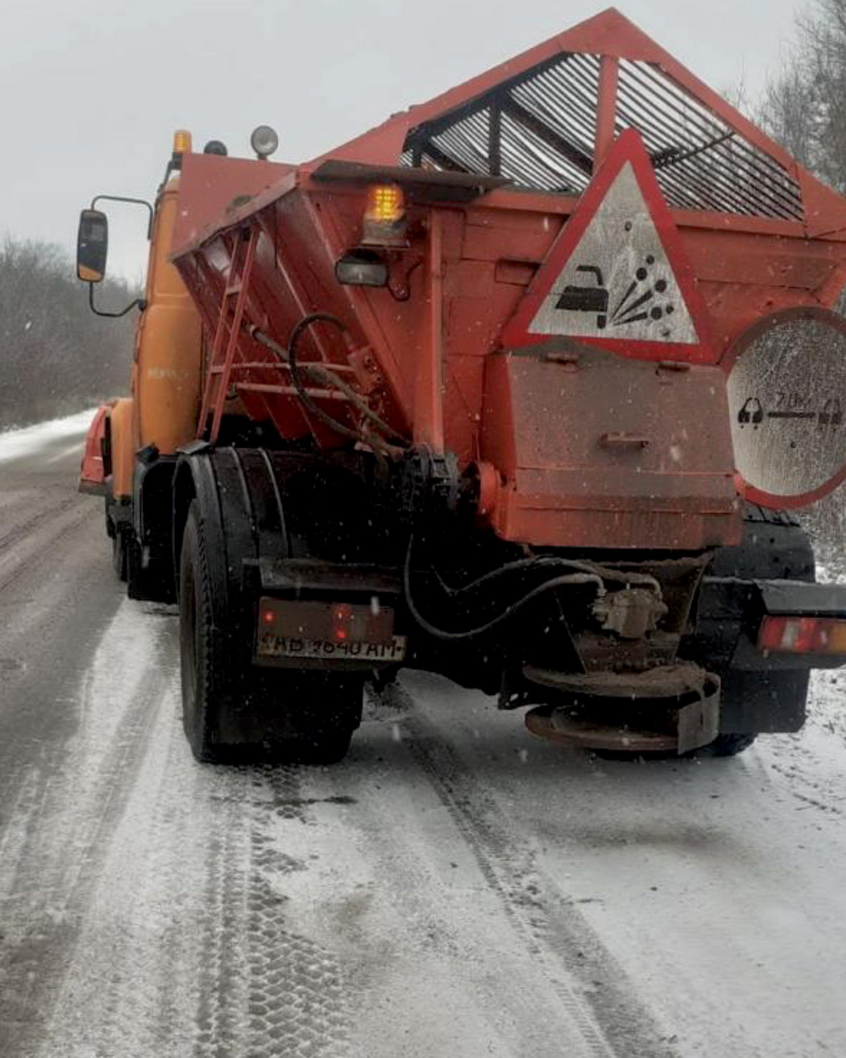 На дорогах Вінниччини працює спецтехніка