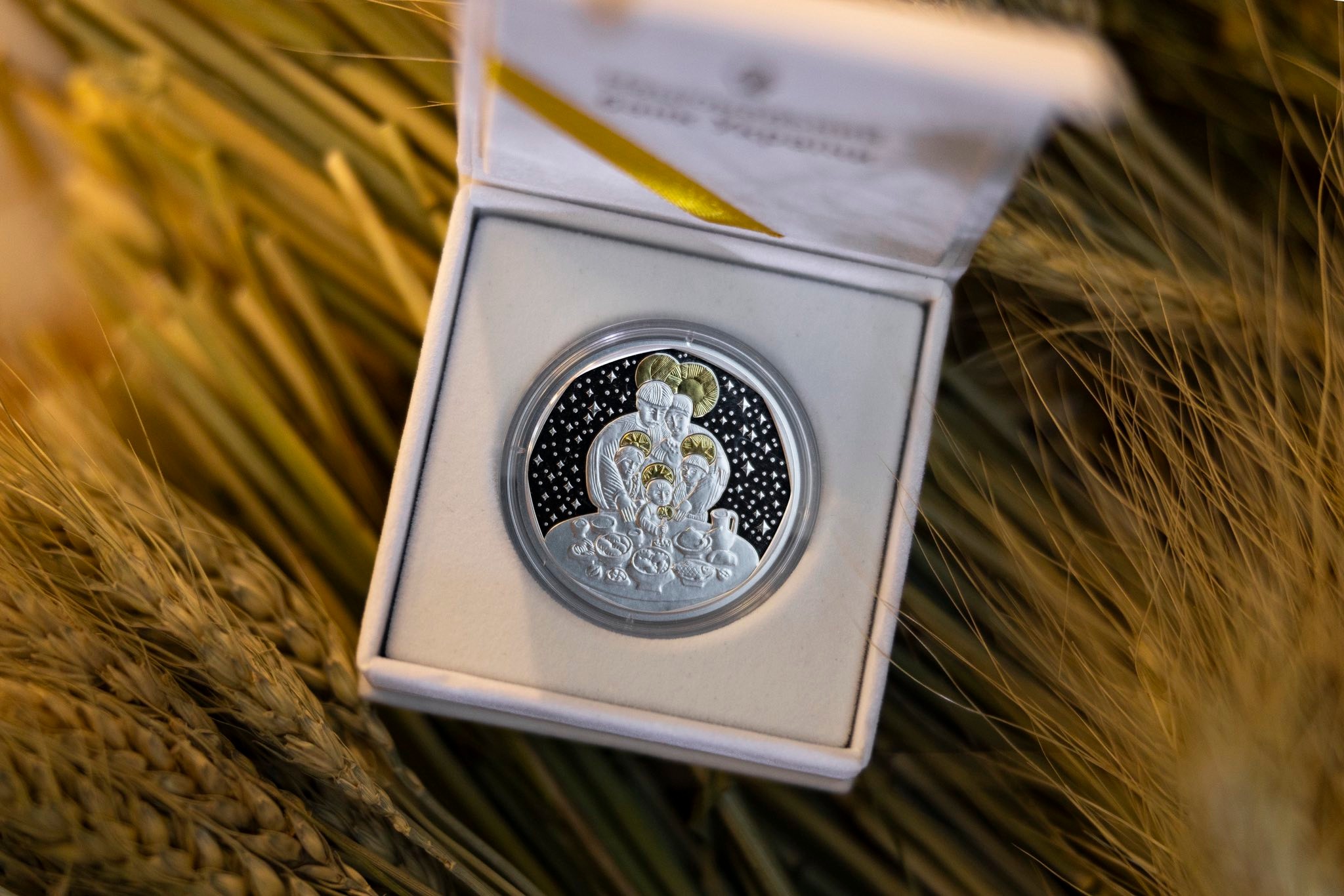 Унікальну різдвяну монету «Дух Різдва» випустив Нацбанк - фото 2