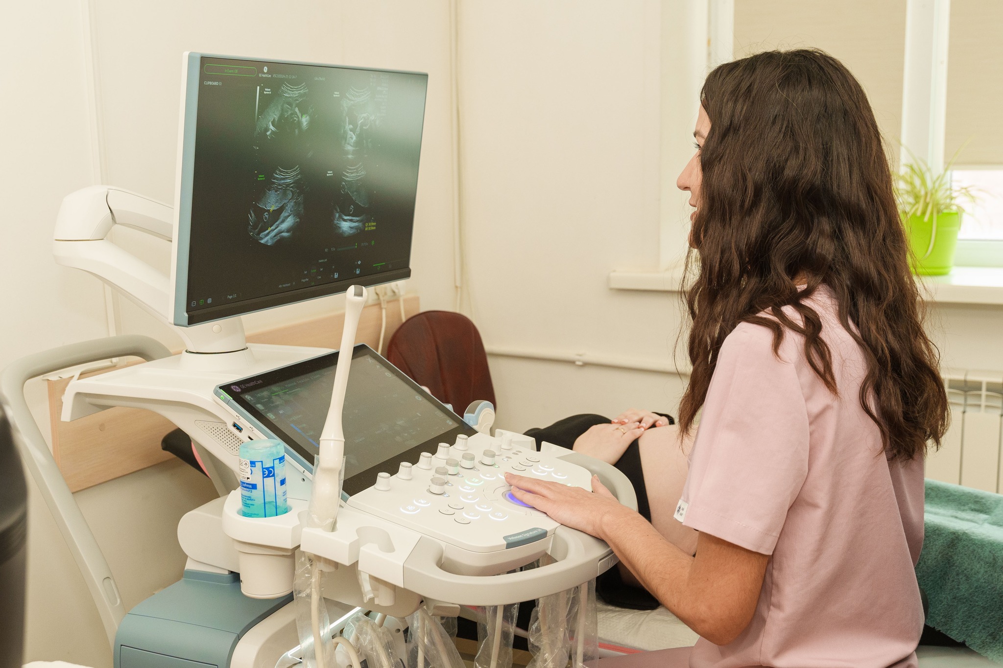 Вінницький Центр матері і дитини отримав УЗД-апарати від Тайваню