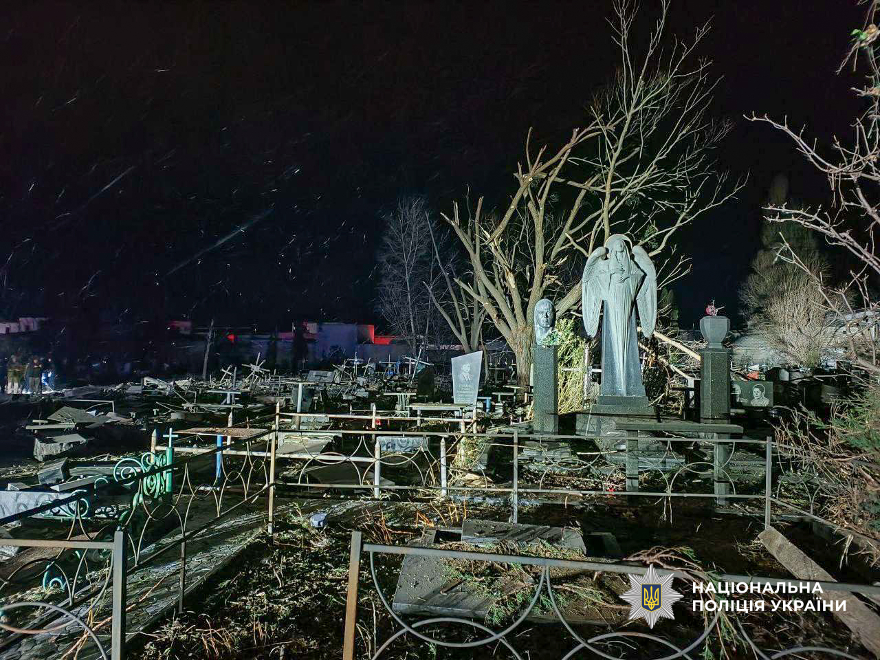 Одну людину поранено, пошкоджено заклад освіти та цвинтар: обстріл Черкаського району у Святвечір - фото 5