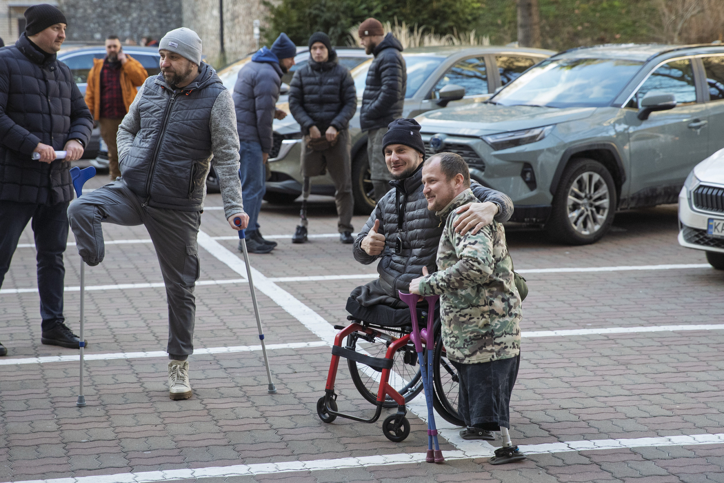 Кличко зустрівся з киянами-ветеранами, які отримали цього року часткову компенсацію від міста за придбання нових авто - фото 6