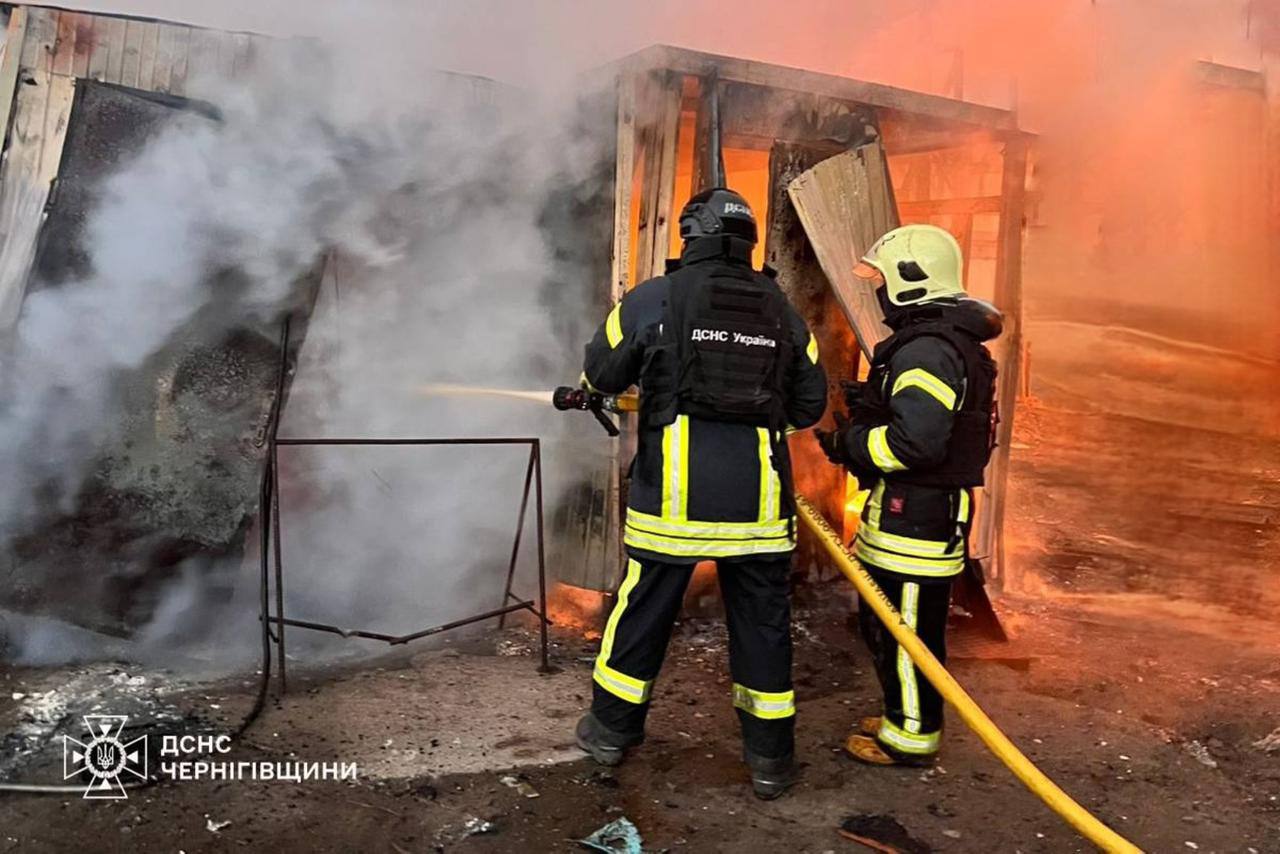 Російські «Герані» атакували будинки, енергетику, підприємства і транспорт на Чернігівщині, є загиблі - фото 6