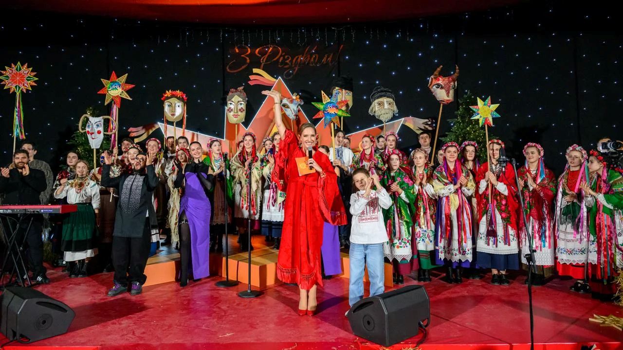 Понад 5 тис. вареників та 120 кг куті: у столиці відбулася масштабна різдвяна вечеря для прийомних родин - фото 3