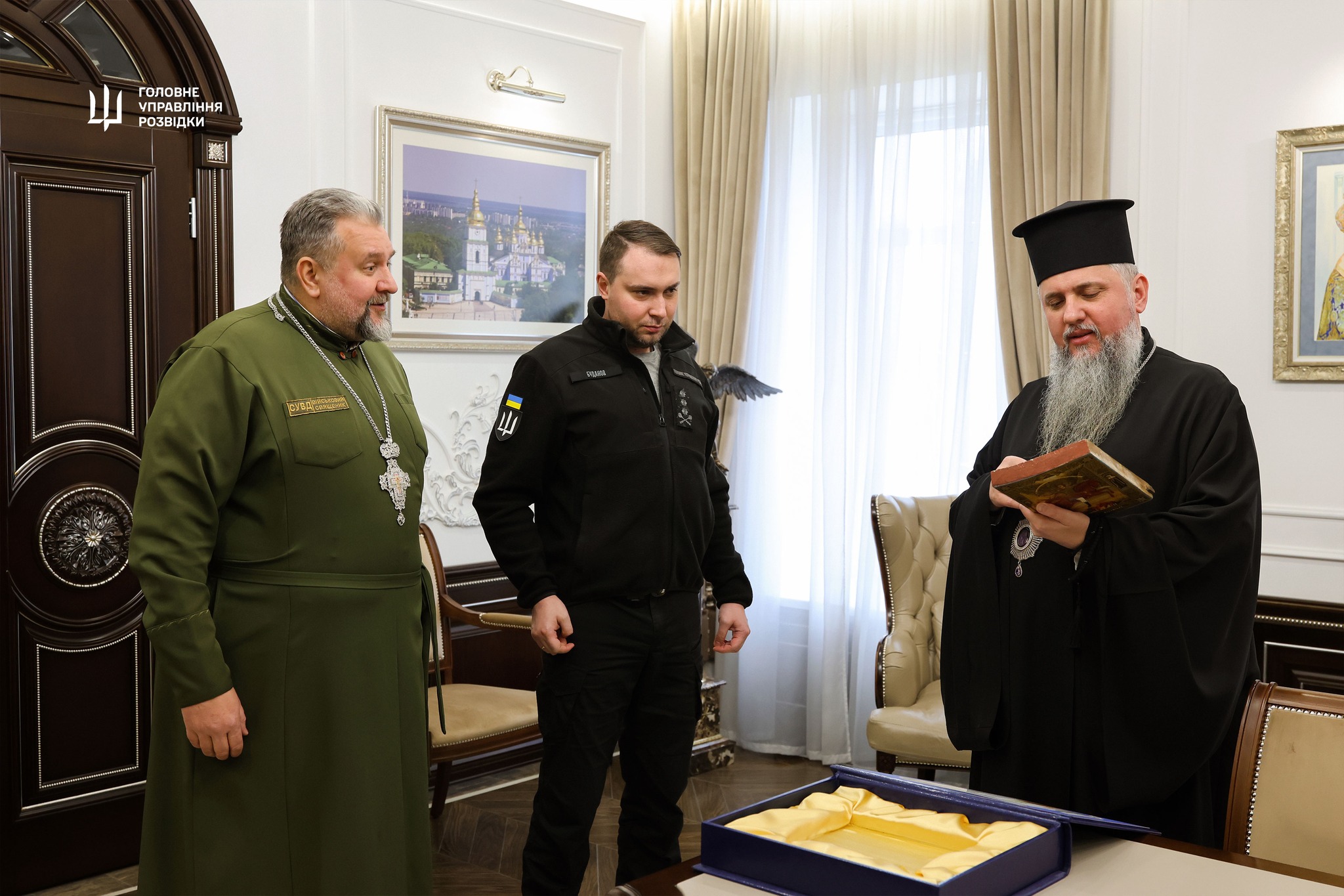 Різдвяне диво: Буданов передав Епіфанію унікальну старовинну ікону - фото 3