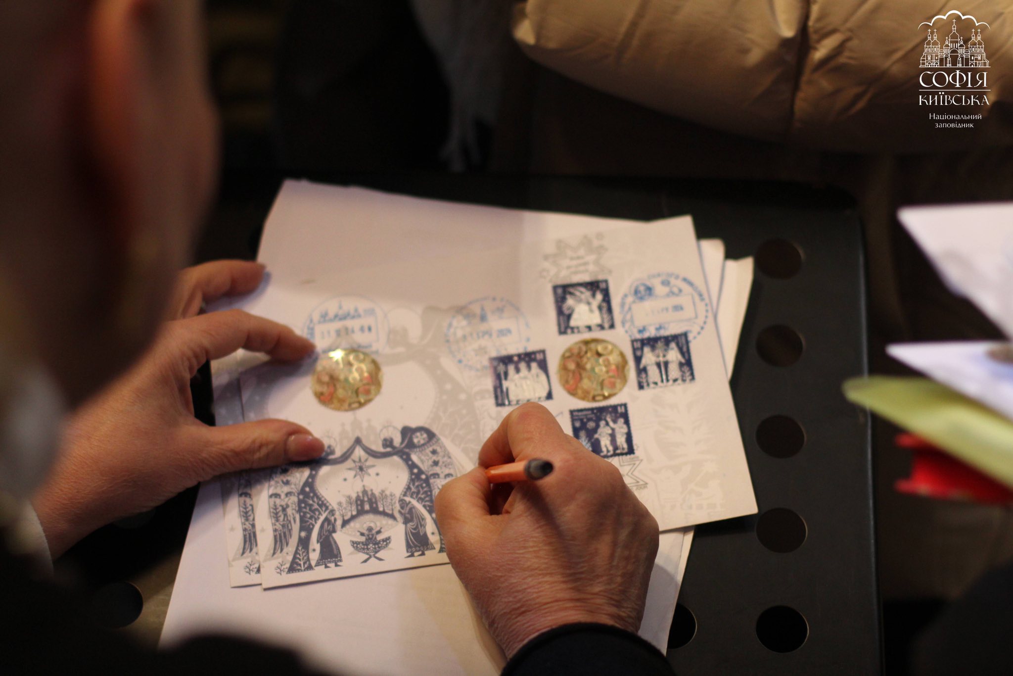 У Софії Київській відбулося спецпогашення різдвяної поштової марки - фото 2