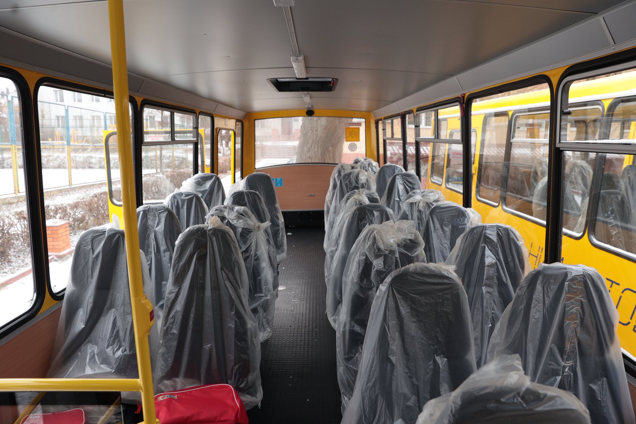 Для дев’яти громад Вінниччини передали 11 шкільних автобусів - фото 5