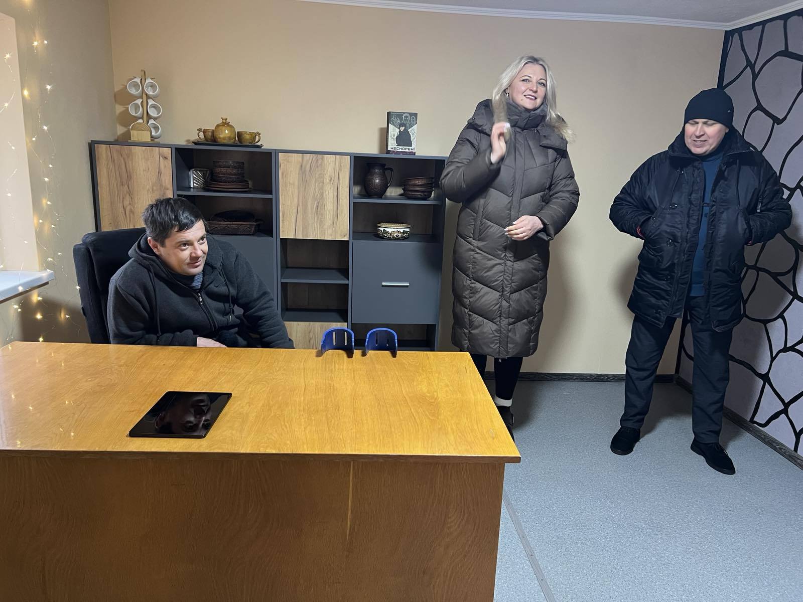 У селі на Вінниччині в будиночку зі зрубу облаштували ветеранський простір - фото 3