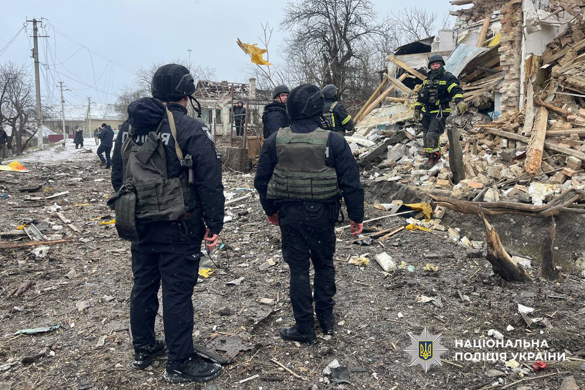 Росія вгатила ракетою по Умані, зруйновано будинки, є постраждалі: відео