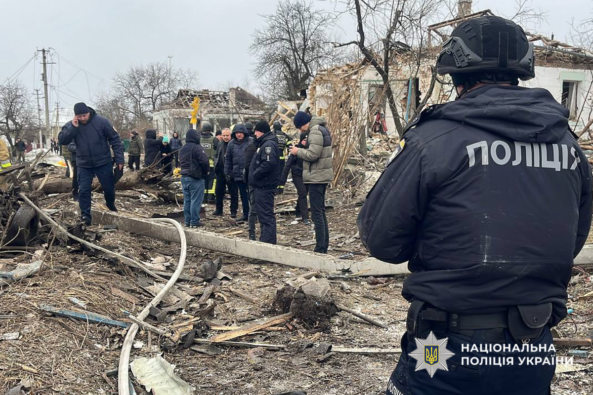 Росія вгатила ракетою по Умані, зруйновано будинки, є постраждалі: відео - фото 4