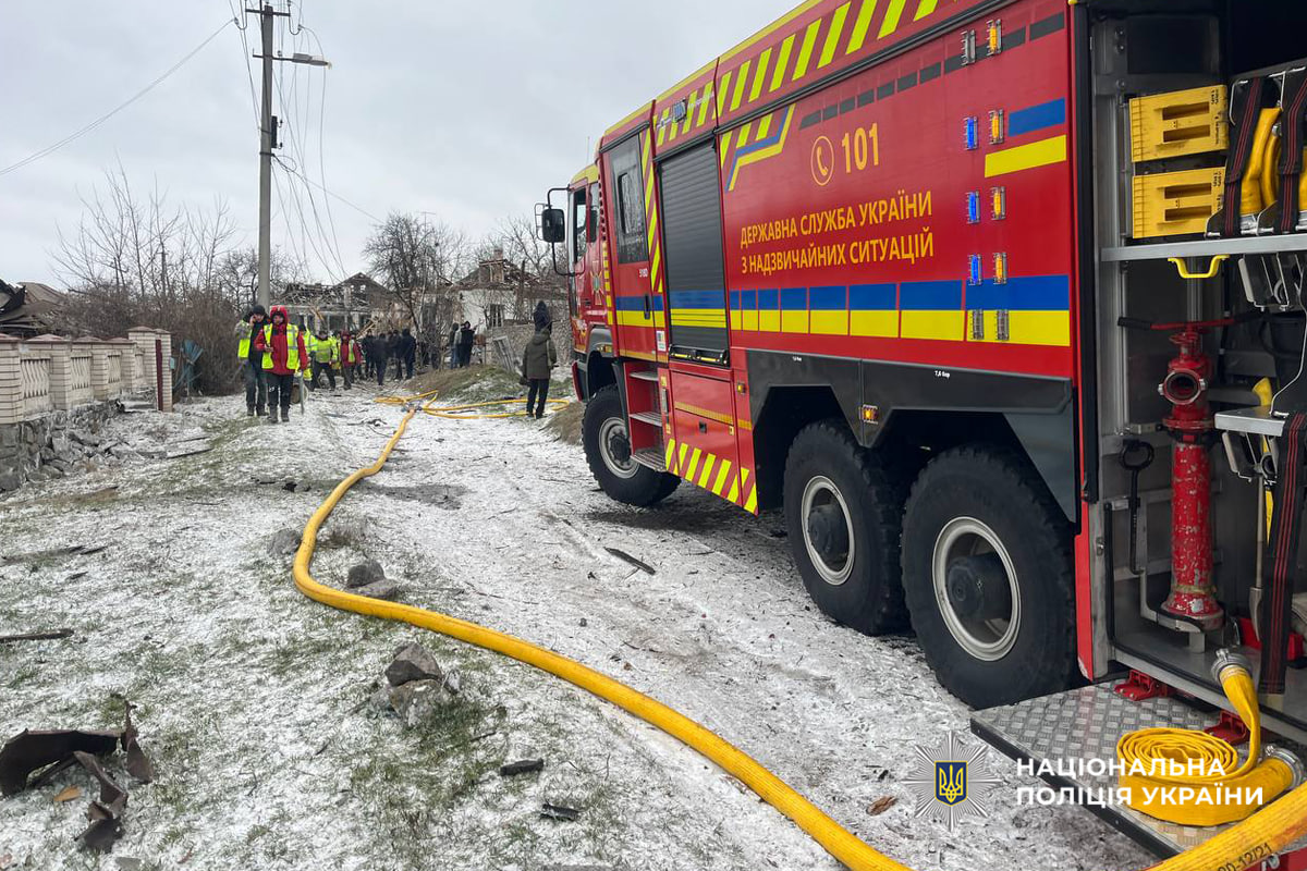Росія вгатила ракетою по Умані, зруйновано будинки, є постраждалі: відео - фото 5