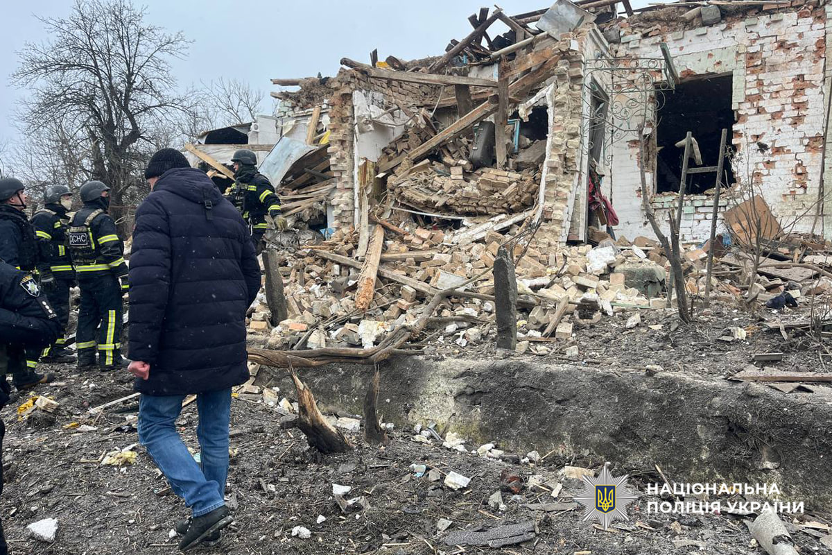 Росія вгатила ракетою по Умані, зруйновано будинки, є постраждалі: відео - фото 6