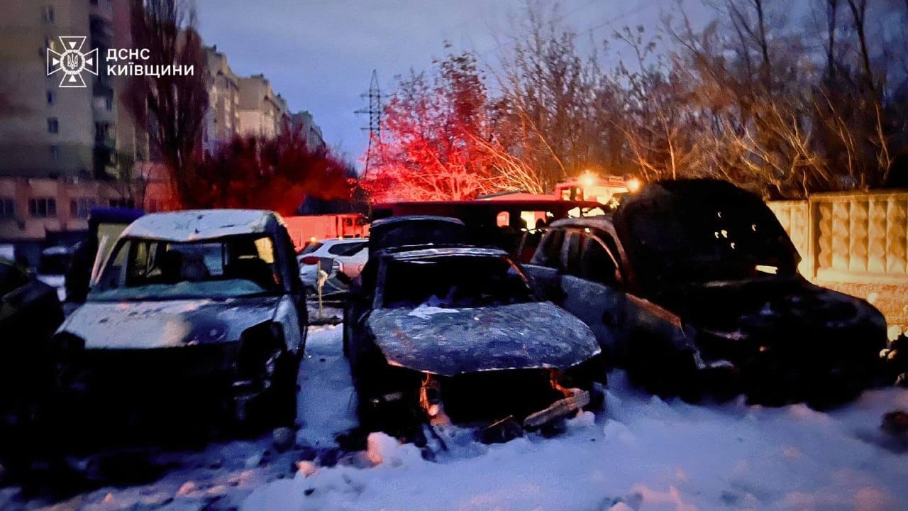 РФ завдала ударів по критичній інфраструктурі та будинках на Київщині