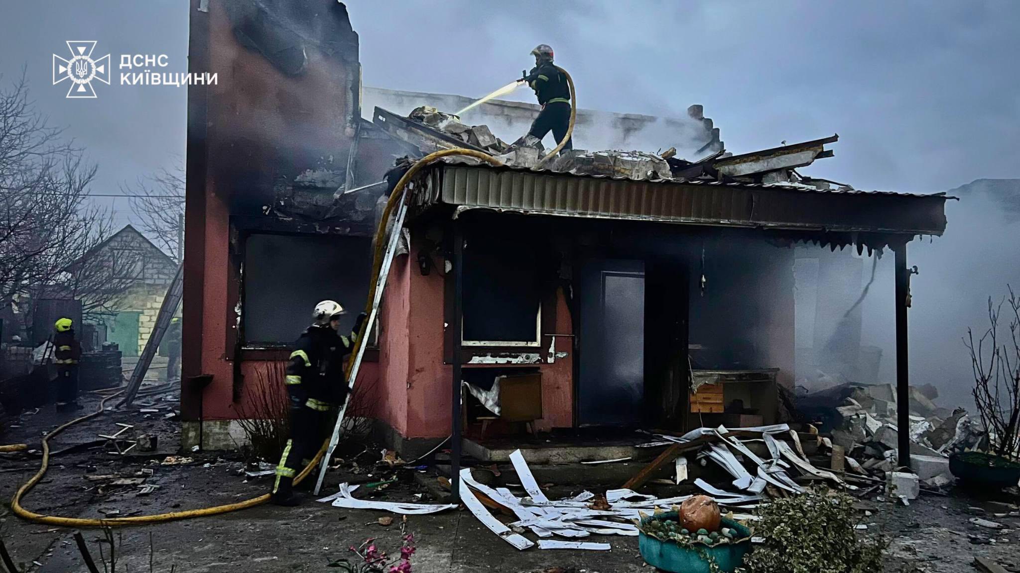 Нічна атака РФ на Київ і область: є загибла, десятки поранених та масштабні руйнування - фото 2