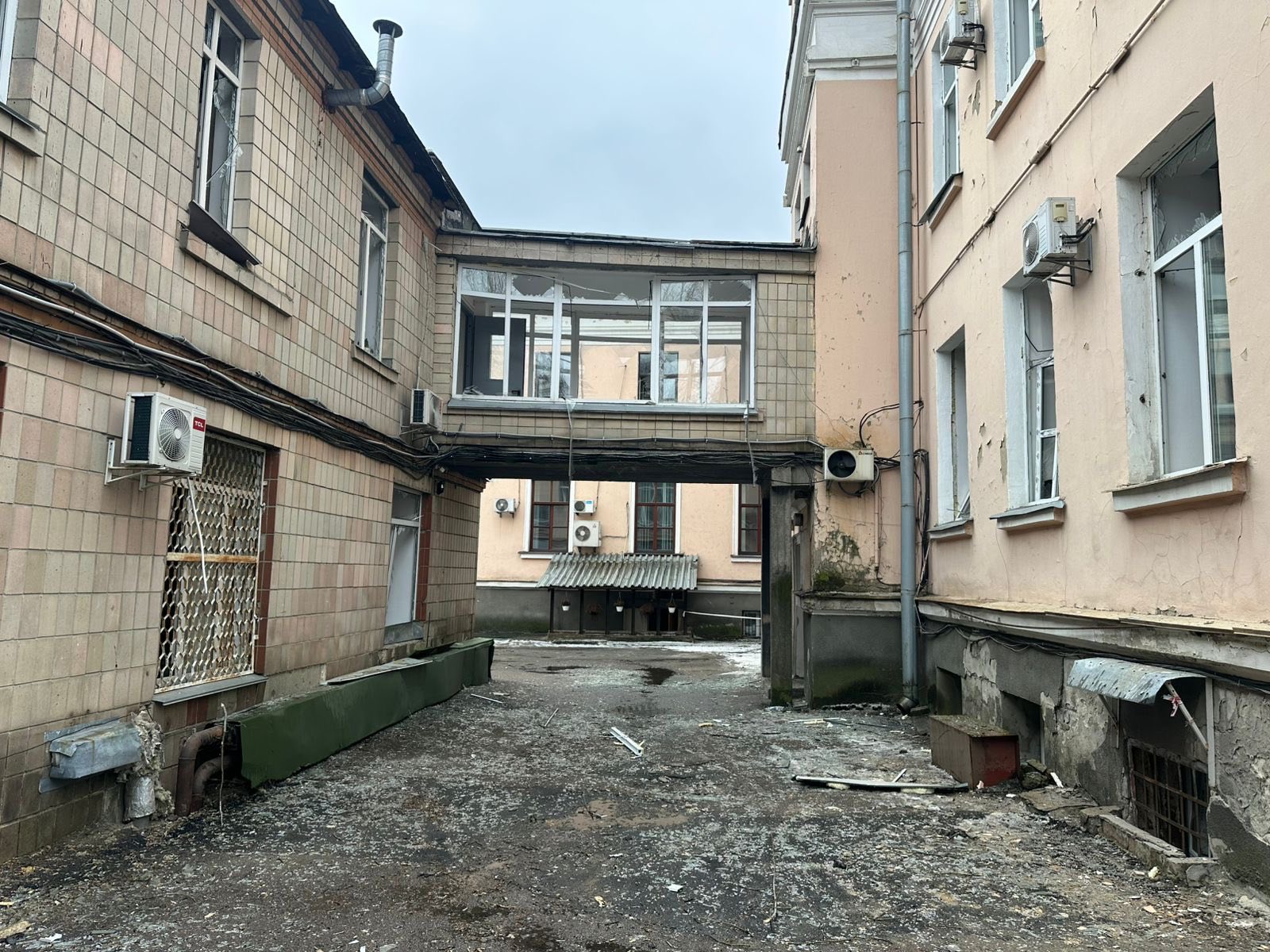 Під час нічного обстрілу Києва зазнала ушкоджень будівля МОН