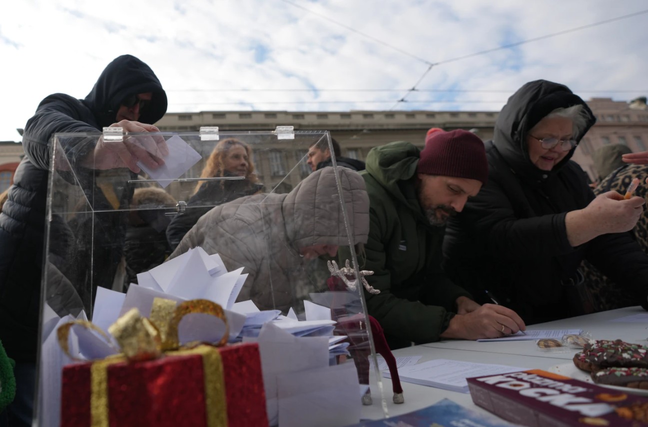 У Сербії студенти ініціювали збір підписів за зміну влади – вони вимагають усунути Вучича - фото 3