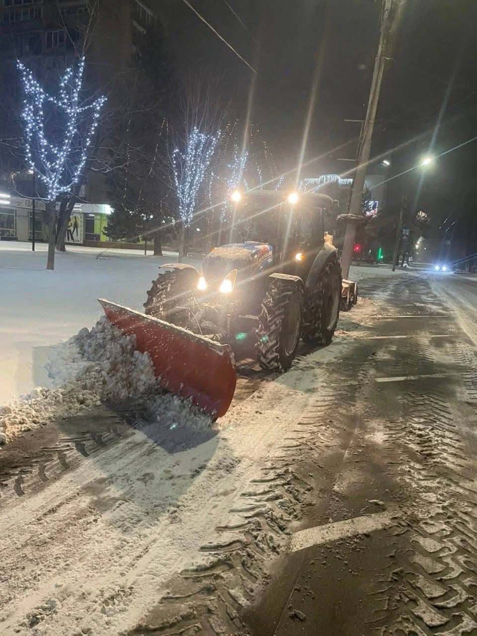 У Черкасах за ніч використали 114 тонн протиожеледної суміші