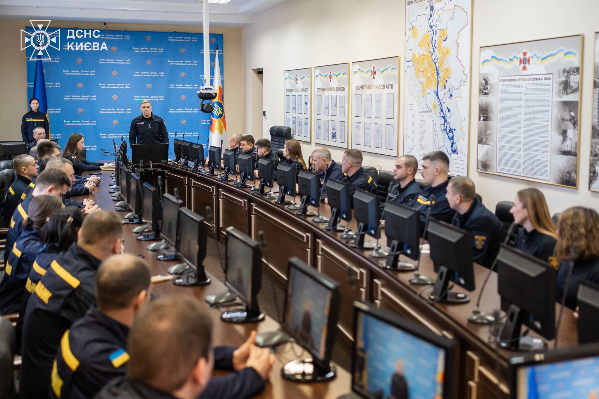 Напередодні Нового року у столиці відзначили київських рятувальників