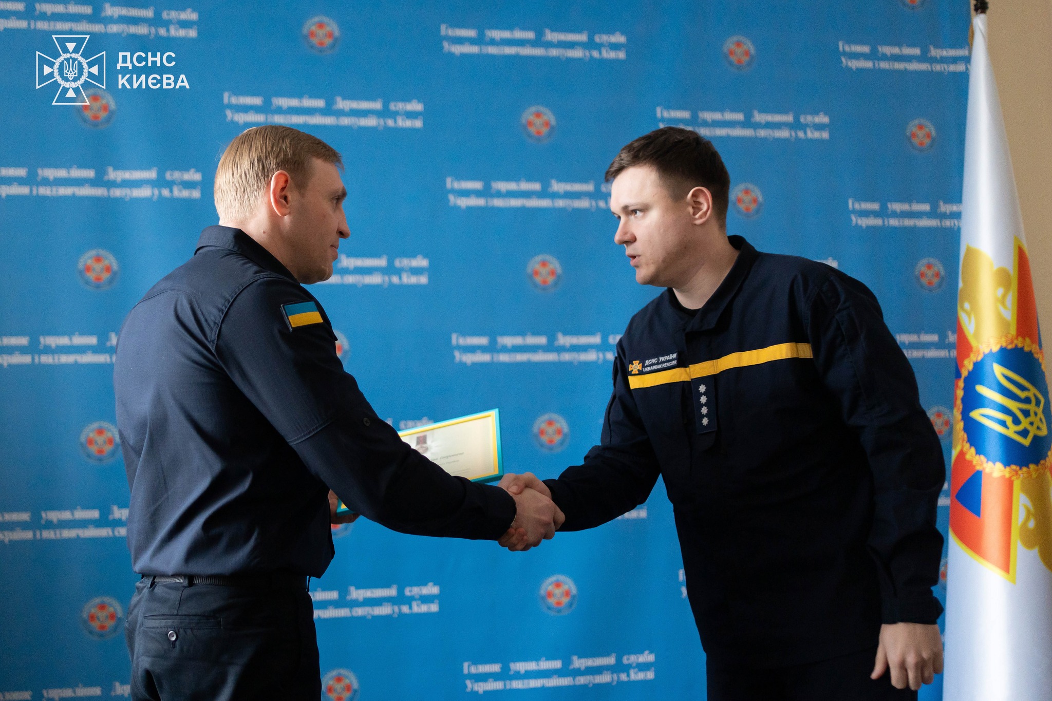 Напередодні Нового року у столиці відзначили київських рятувальників - фото 3